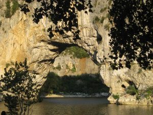 Les emplacements de camping en Ardèche, pour des vacances au plus près de la nature