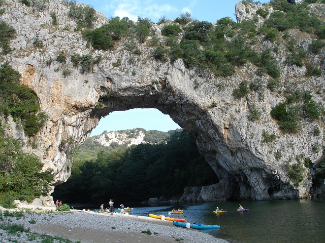 Les terrains de camping en Ardèche, parfaits pour un séjour en plein air et au calme